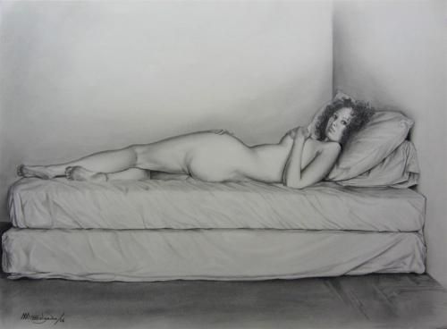 MUJER TUMBADA
